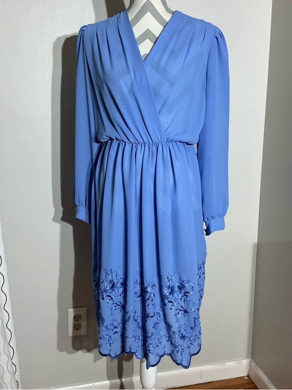 VIntage Themes Size 12 Blue Long-Sleeve Embroidered Hem Midi Dress